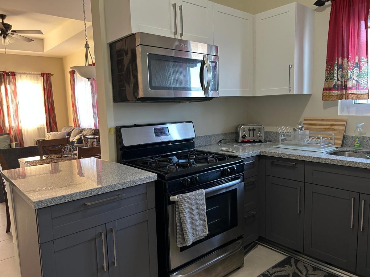 Seamist Villa @Oceanpointe Lucea Comfy 2Br W/Pool Gym & Parking المظهر الخارجي الصورة