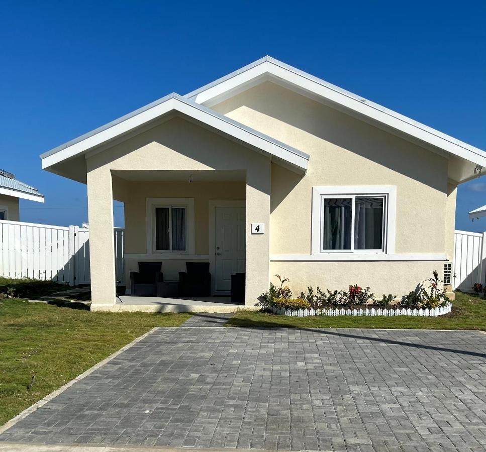 Seamist Villa @Oceanpointe Lucea Comfy 2Br W/Pool Gym & Parking المظهر الخارجي الصورة