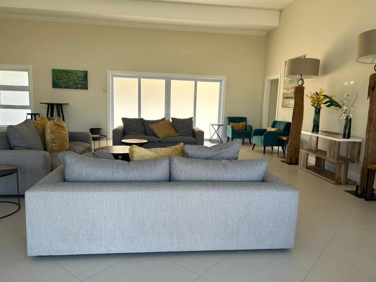 Seamist Villa @Oceanpointe Lucea Comfy 2Br W/Pool Gym & Parking المظهر الخارجي الصورة