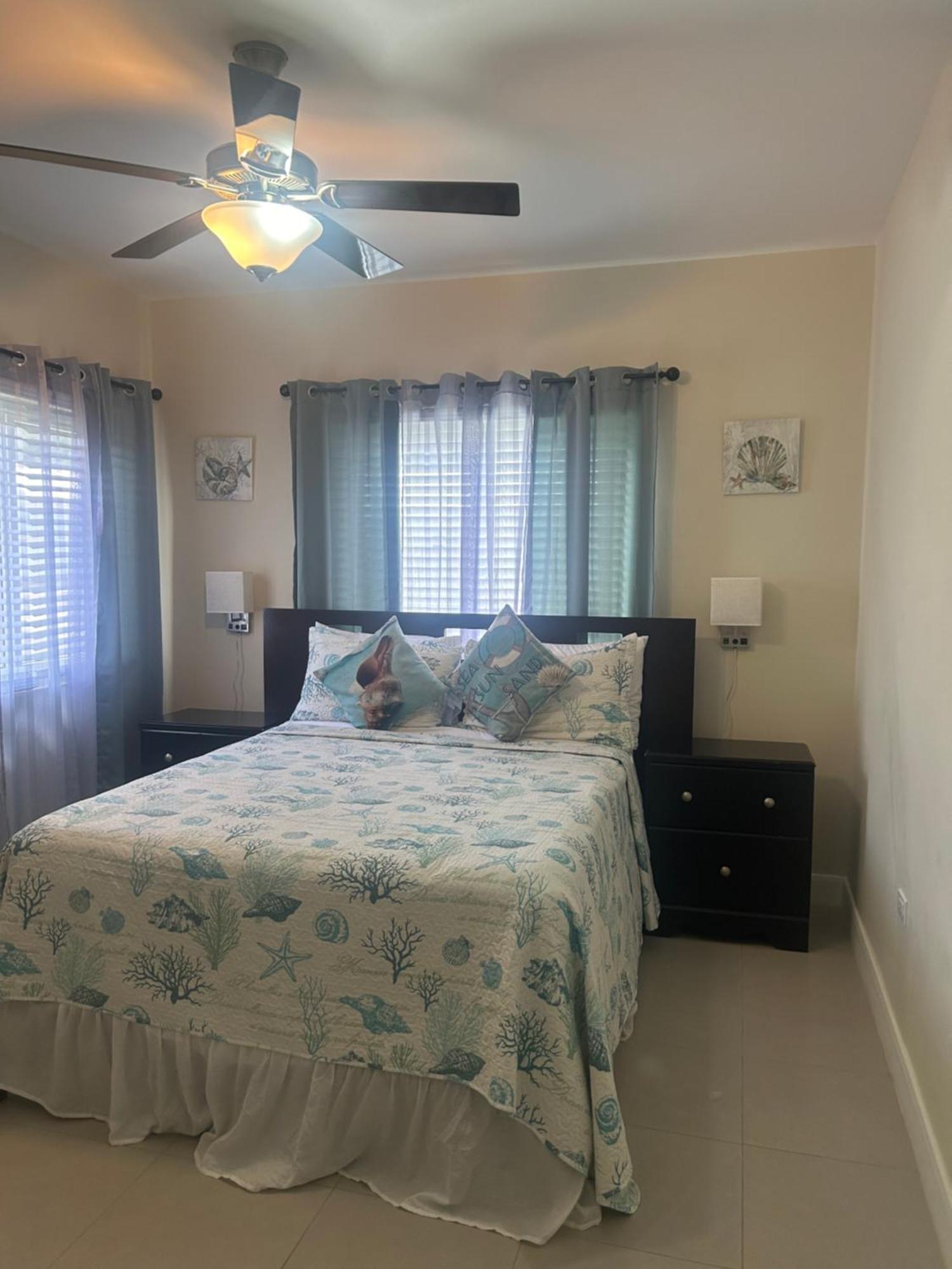Seamist Villa @Oceanpointe Lucea Comfy 2Br W/Pool Gym & Parking المظهر الخارجي الصورة